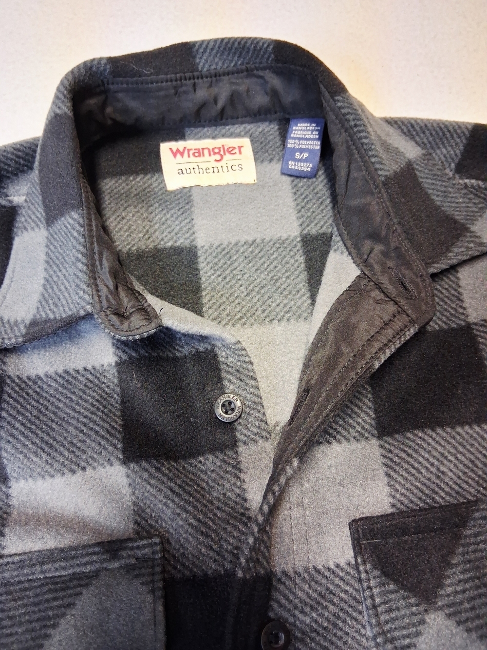 Wrangler Black & Gray Buffalo Plaid Shirt Jacket - Picture 4 of 5